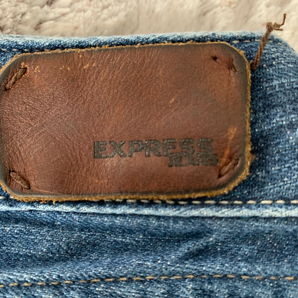 Express Sz 2R Straight leg denim jean in neutral blue and EUC - Picture 2 of 4